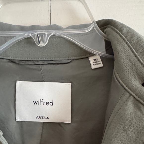 Aritzia Little Cropped Jacket in Creppette - Picture 3 of 5